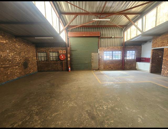 196M² WAREHOUSE TO LET IN WADEVILLE